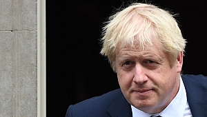 Yoğun bakımdaki İngiltere Başbakanı Boris Johnson solunum cihazına bağlı değil, oksijen desteği aldı 