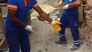 TEMİZLİK İŞÇİSİNİN TEPKİSİ GÜNDEM OLDU 