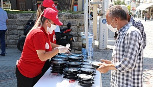 VALİLİK AŞURE DAĞITTI