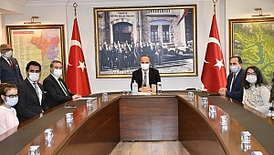 VALİ CANALP, DERECEYE GİREN ÖĞRENCİLERİ ÖDÜLLENDİRDİ 