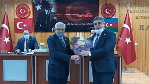 MECLİSİN ATANAMAYAN ÖĞRETMEN ÜYESİNE ÇİÇEK 