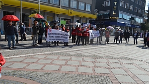 TORBA YASAYA ŞEMSİYELİ PROTESTO