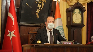 BAŞKAN GÜRKAN EMEKÇİNİN YANINDA