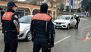 YEMEK YEMEĞE ÇIKTILAR, CEZA YEDİLER 