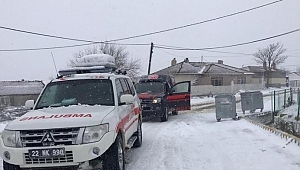 KARLI YOLLARI AŞTILAR, HASTAYA ULAŞTILAR