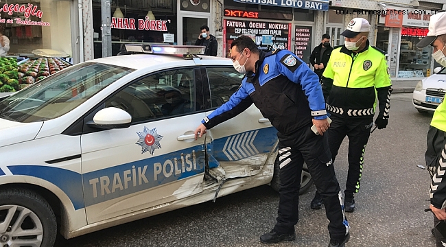 POLİS ARACINA ÇARPTILAR