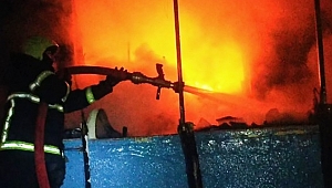 ALEV ALEV YANAN EV KÜLE DÖNDÜ 