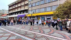 KADINLARDAN “VAZGEÇMİYORUZ”PROTESTOSU