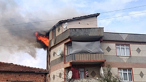 YILDIRIMDA ÇATI KATINDA YANGIN