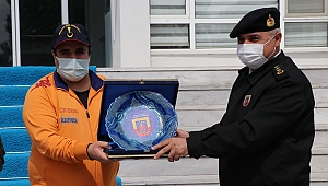 OTİZMLİ GENÇ JANDARMANIN MİSAFİRİ OLDU
