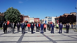 19 MAYIS ÇELENK SUNUMU İLE KUTLANDI