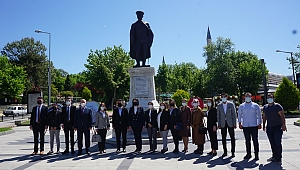 SİYASİ PARTİLERDEN 19 MAYIS ÇELENGİ