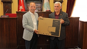 BELEDİYEDEN MUHTARLARA BİLGİSAYAR VE YAZICI