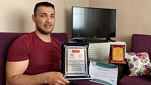 ENGELLİ ÖĞRENCİLERE ÖRNEK OLUYOR