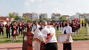 MEZUNİYET TÖRENİNDE GÖZYAŞLARI SEL OLDU
