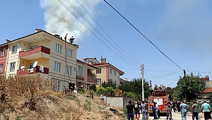 APARTMANIN ÇATISINDA YANGIN ÇIKTI