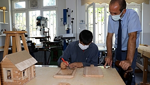 ENGELLİ ÖĞRENCİLER ENGELLERİ AŞIYOR