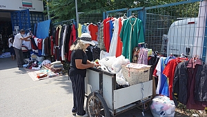 GEÇİMİNİ İKİNCİ EL EŞYA SATARAK SAĞLIYOR