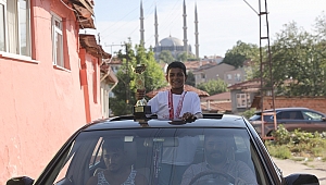 MAHALLEDE DAVUL ZURNAYLA KARŞILANDI