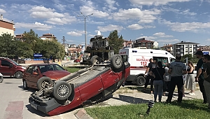 SÜRÜCÜ KAZADAN YARA ALMADAN KURTULDU
