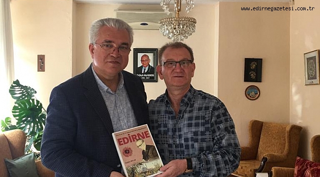 BİLAR, İMZA GÜNÜNDE OKUYUCULARIYLA BİR ARAYA GELDİ