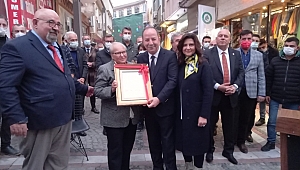 CEMBOLUK'UN MUTLULUĞU GÖZLERİNDEN OKUNUYORDU