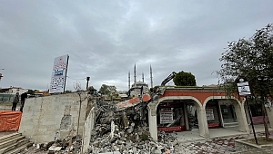 DÜKKANLARIN YIKIMINA BAŞLANDI 