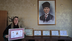 EMEKLİ ÖĞRETMEN 4'ÜNCÜ ÜNİVERSİTEYİ BİTİRİP AVUKAT OLDU