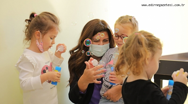 ESRA GÜRKAN, ÇOCUKLAR VE KADINLARLA BİR ARAYA GELDİ