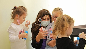 ESRA GÜRKAN, ÇOCUKLAR VE KADINLARLA BİR ARAYA GELDİ