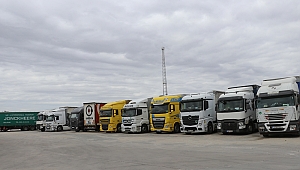 GÖÇMENLER TIRLARA BİNİYOR, VALİLİK YENİ KARAR ALDI