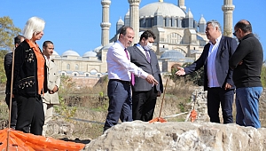 GÜRKAN, SELİMİYE MEYDAN PROJESİ'NİN ÇALIŞMALARINI YERİNDE İNCELEDİ