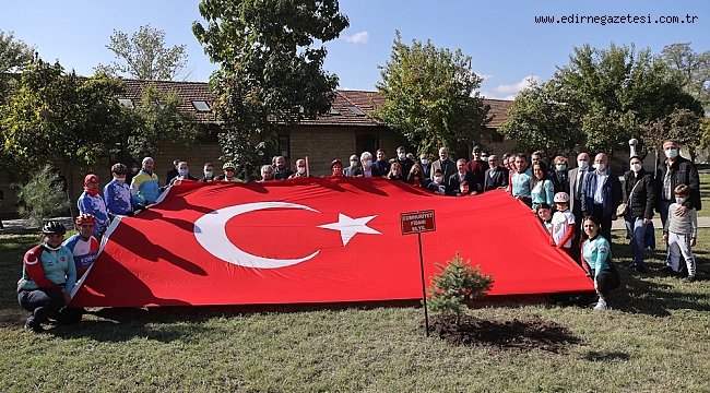 TÜ CUMHURİYET FİDANLIĞINA 98. YIL FİDANI TÖRENLE DİKİLDİ