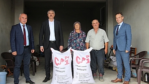ÜRETİCİLERE YEM BİTKİSİ TOHUMU DAĞITILDI