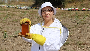 ÜRETTİĞİ BALI TÜRKİYE'NİN BİRÇOK YERİNE GÖNDERİYOR