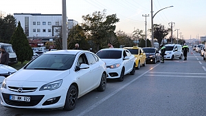 ARAÇLARINDA CAM FİLMİ OLAN SÜRÜCÜLERE CEZA YAĞMURU