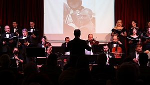 ATATÜRK, HALKLA BULUŞTUĞU SALONDA DÜZENLENEN KONSERLE ANILDI