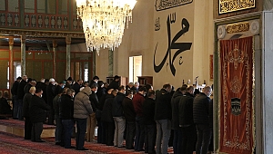 CAMİLERDE NORMAL SAF DÜZENİNDE NAMAZ KILINMAYA BAŞLANDI