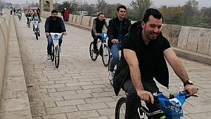 DEVA PARTİSİ'NDEN AKARYAKIT ZAMLARINA BİSİKLETLİ TEPKİ