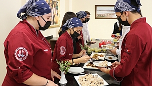 ÖĞRENCİLER SARAY MUTFAĞI LEZZETLERİNİ ÖĞRENİYOR