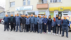 POSTACILAR LÖSEMİYE TURUNCU MASKEYLE DİKKATİ ÇEKTİ