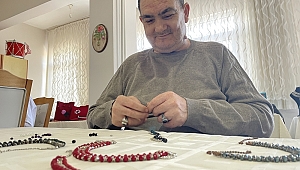 BİRBİRİNDEN GÜZEL KOLYELER ÜRETİYORLAR