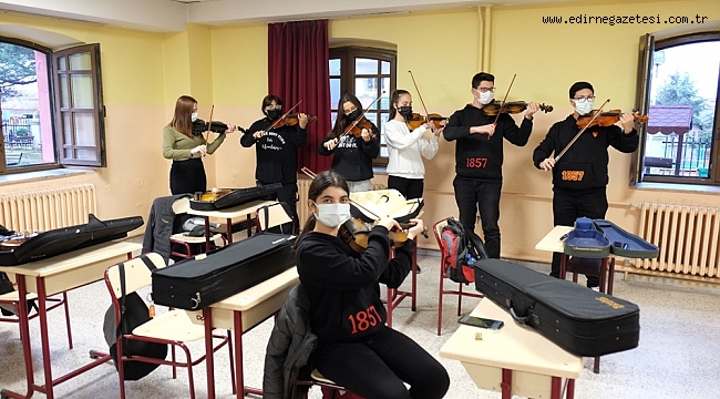 EDİRNE LİSESİ SENFONİ ORKESTRASI YENİDEN ÇALIŞMALARINA BAŞLADI