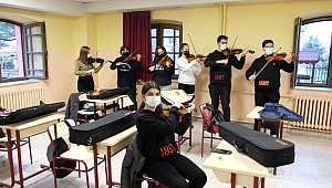 EDİRNE LİSESİ SENFONİ ORKESTRASI YENİDEN ÇALIŞMALARINA BAŞLADI