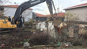 METRUK EVLER YIKILIYOR