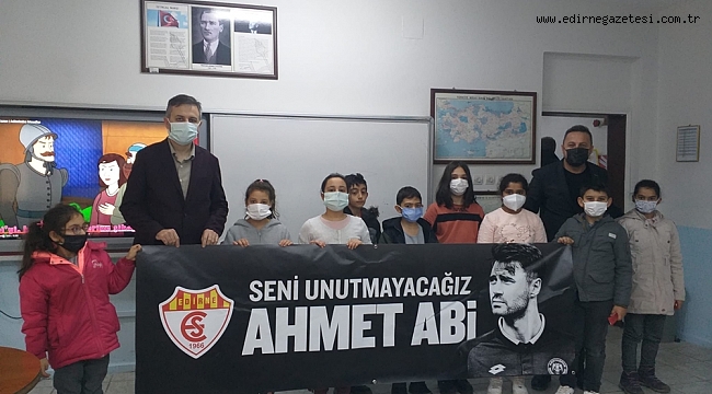 EDİRNESPOR, AHMET ÇALIK ANISINA İLKOKUL ÖĞRENCİLERİNE ÇİKOLATA İKRAM ETTİ