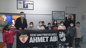 EDİRNESPOR, AHMET ÇALIK ANISINA İLKOKUL ÖĞRENCİLERİNE ÇİKOLATA İKRAM ETTİ