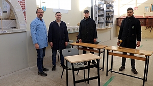 ÖĞRENCİLER OKUL MOBİLYASI ÜRETİYOR