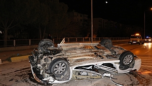 OTOMOBİLLERİN ÇARPIŞMASI SONUCU 1 KİŞİ ÖLDÜ 3 KİŞİ YARALANDI