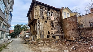 TARİHİ EVLER MÜLTECİ YUVASI OLDU, “SOKAĞA ADIM ATMAYA KORKUYORUZ”